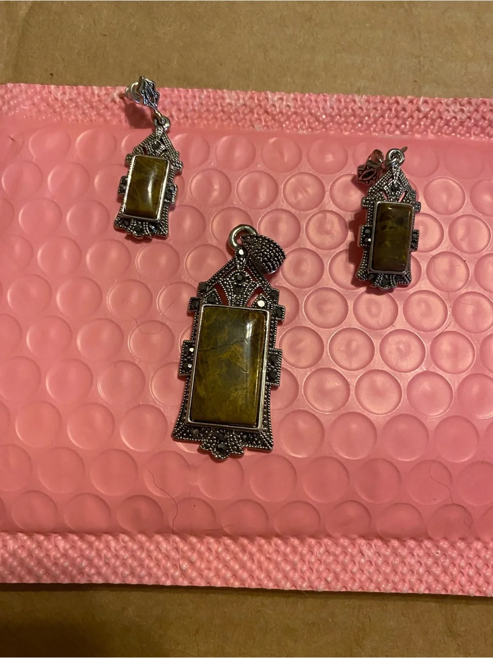 Art deco brown nephrite jade pendant and earrings in marcasite